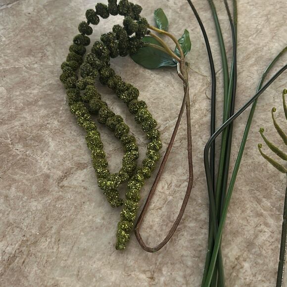 Bundle of Greenery - Picture 2 of 4